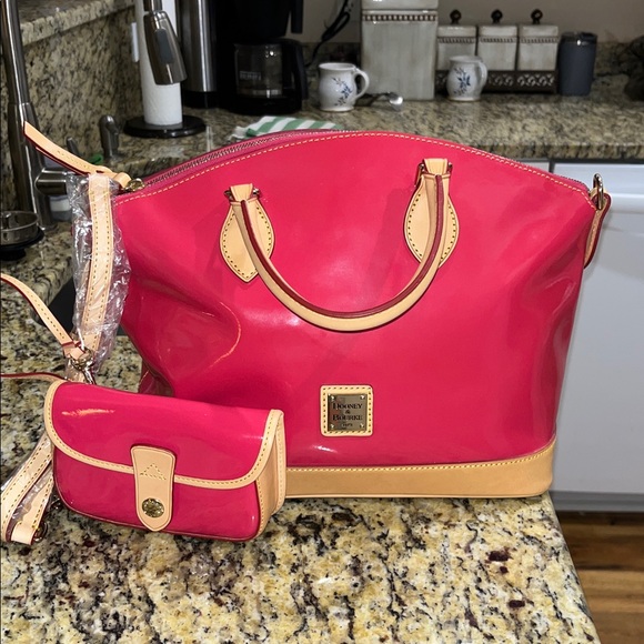 NWT Authentic Dooney & Bourke 3 piece set. Bag, wristlet and key ring. - Picture 1 of 7